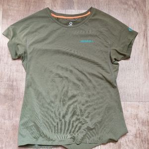 Merrell short sleeve olive green work out top Medium Polartec